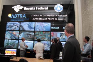 Autoridades participaram do lançamento da COV