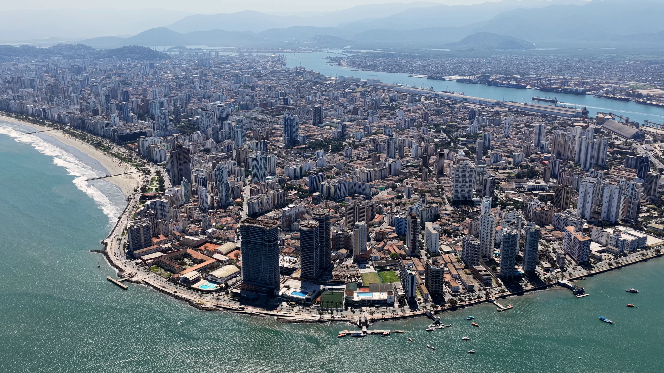 Vista aérea de Santos, sede da ConsulData