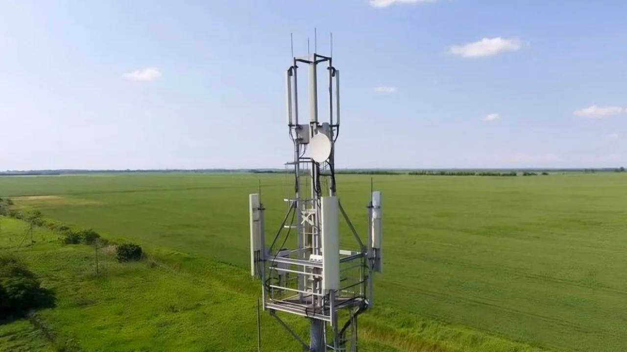 Private network connects crops, machines and distributed farm facilities