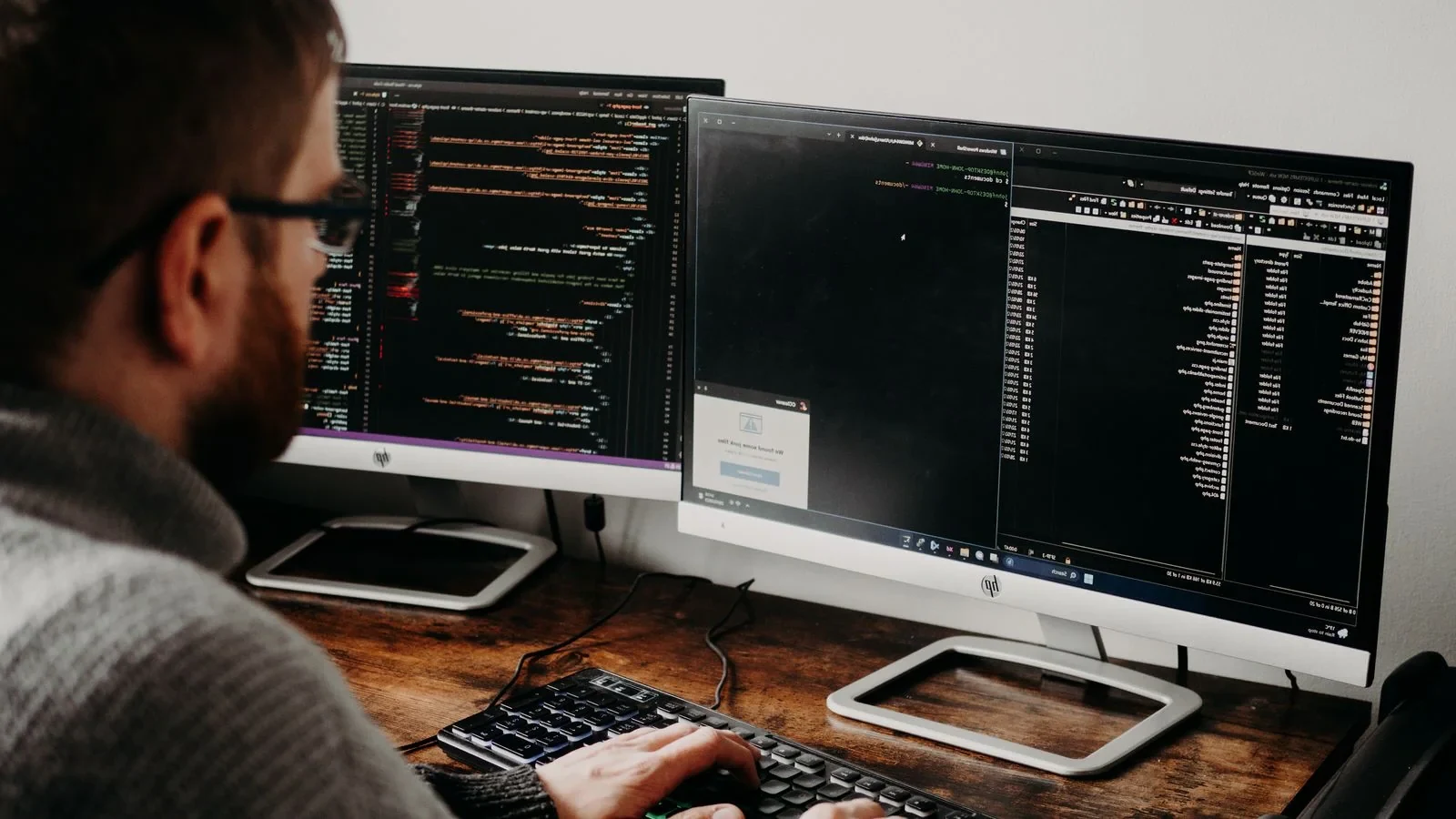 Specialist developing integrations between systems and digital platforms