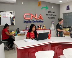 ConsulData e CNA firmam parceria com descontos especiais nos cursos livres de inglês e espanhol em Santos